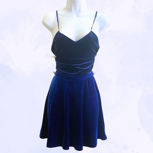 Vibrant Electric Blue Velvet Skirt - Picture 1 of 2